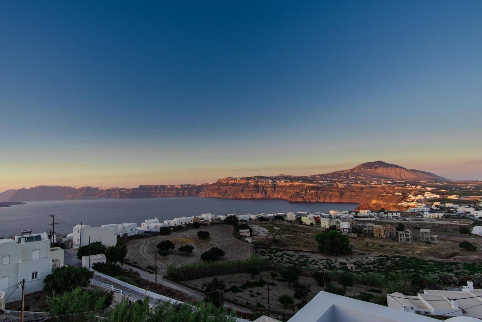 Adamantios Villas & Suites Akrotiri  Exterior photo